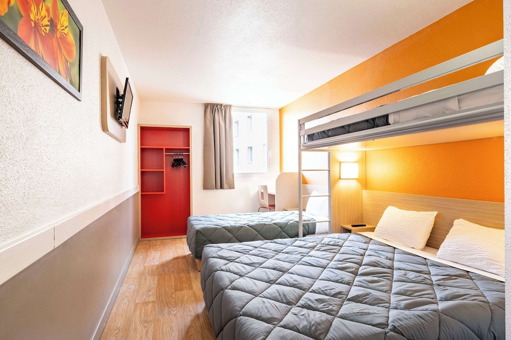 Standard Room, Multiple Beds photo 3
