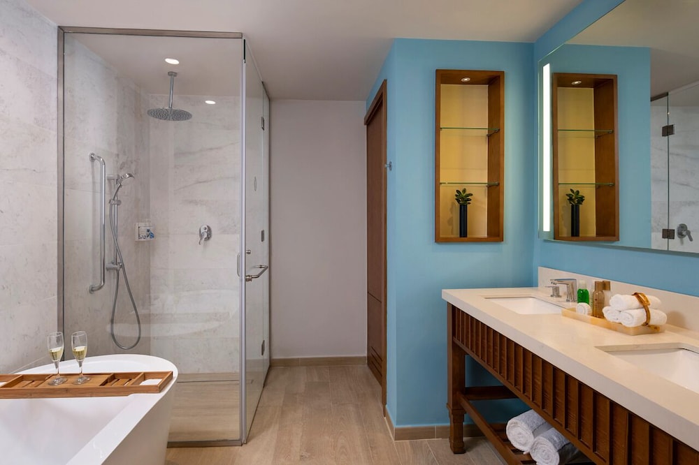 Preferred Club Junior Suite Swim Out King