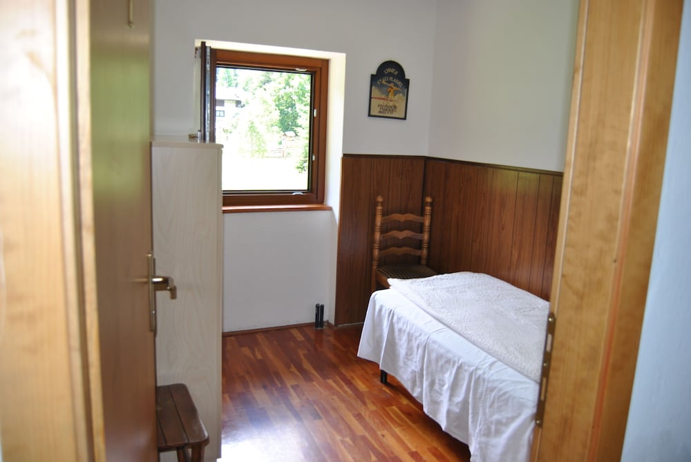 Single Room, Shared Bathroom photo 2