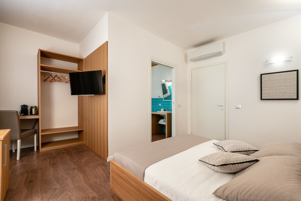 Room, Accessible, Garden View photo 2