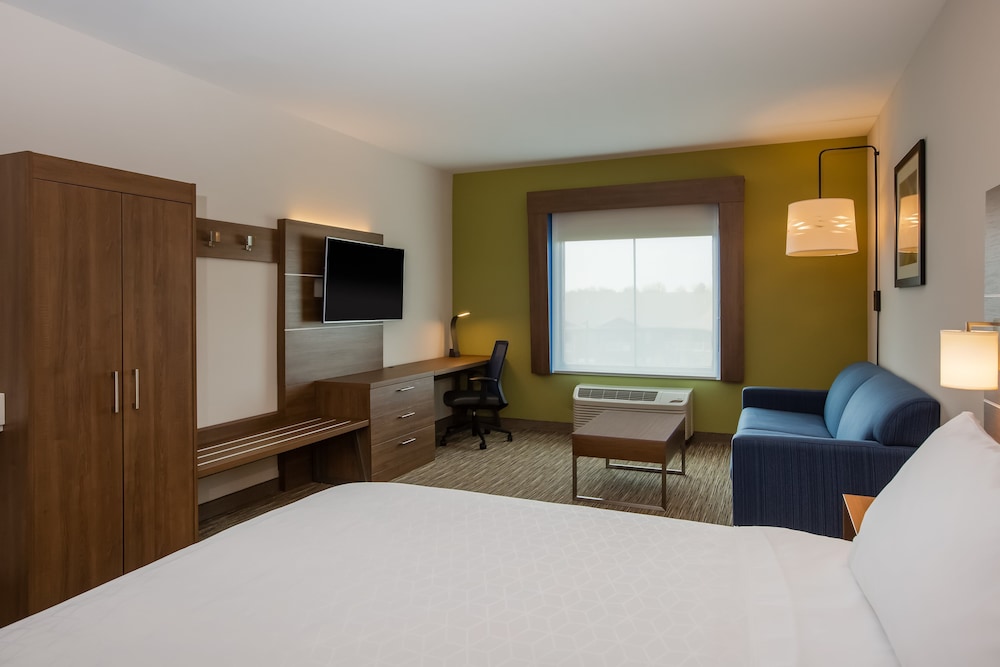 Suite, 1 King Bed - Photo 2