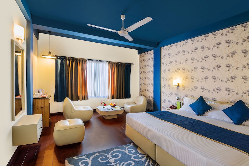 Deluxe Room, 1 Queen Bed - Photo 1