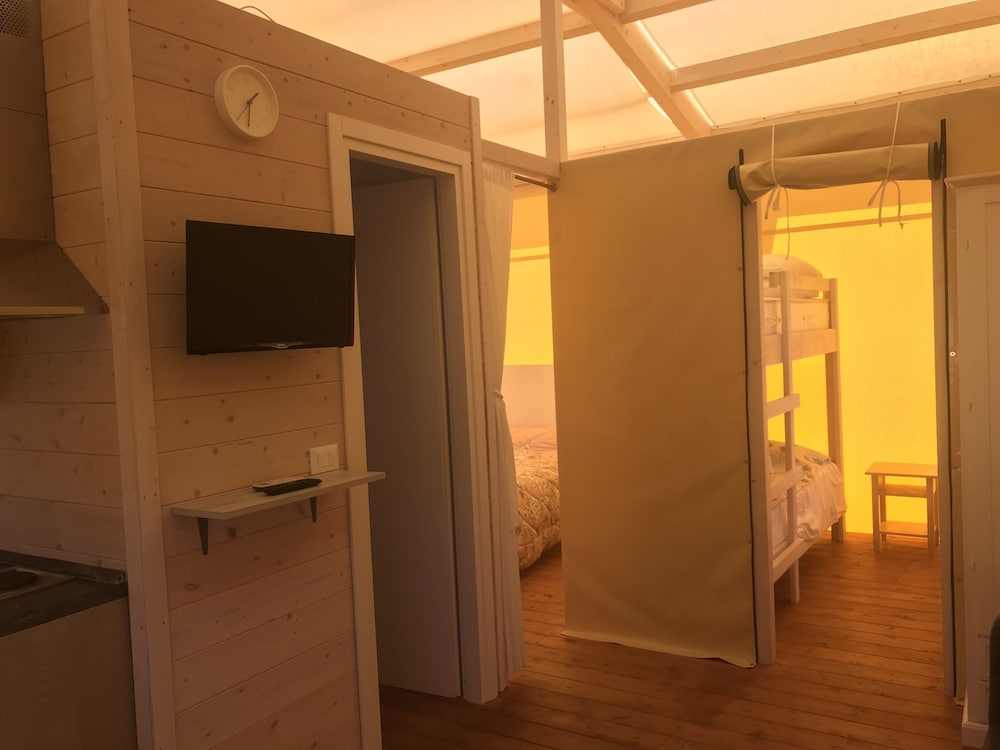 Tent, Kitchenette - Photo 3