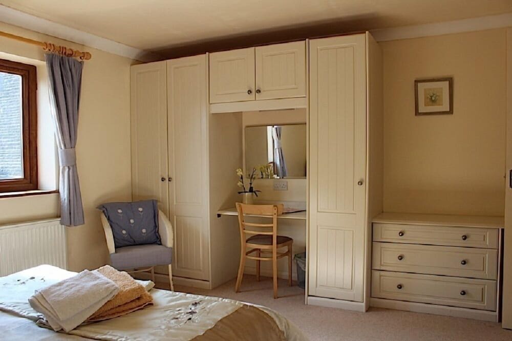 Cottage, 3 Bedrooms (1 Double, 1 Twin, and 1 Triple Bunk) photo 3