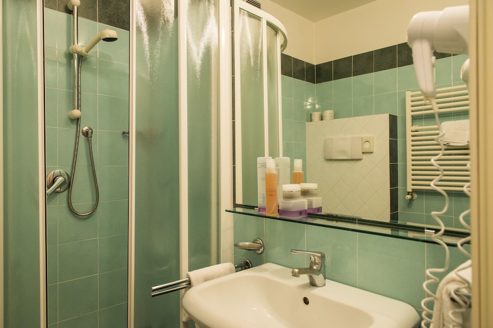 Classic Double or Twin Room photo 3