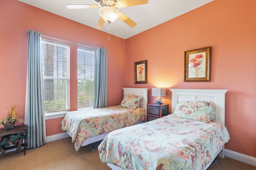 Signature House, 3 Bedrooms, Kitchen, Poolside photo 2