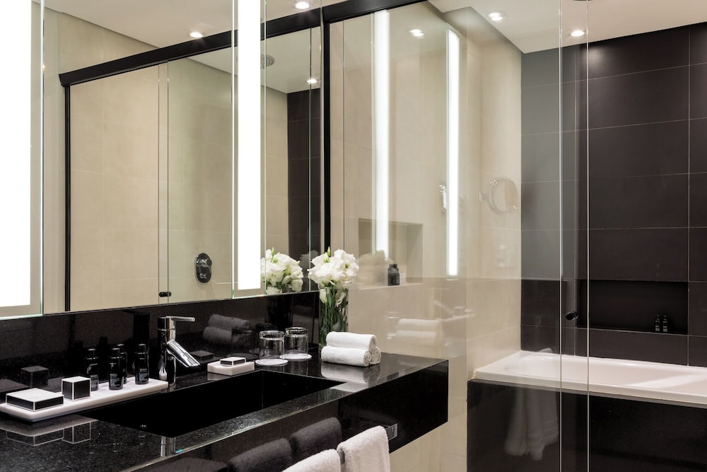 Deluxe Suite, Garden View - Photo 5