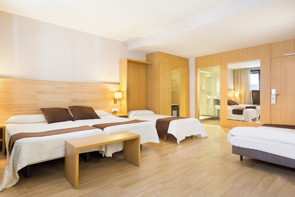 Quadruple Room photo 2