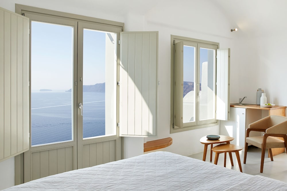 Honeymoon Suite with Outdoor Hot Tub and Caldera View - Photo 23