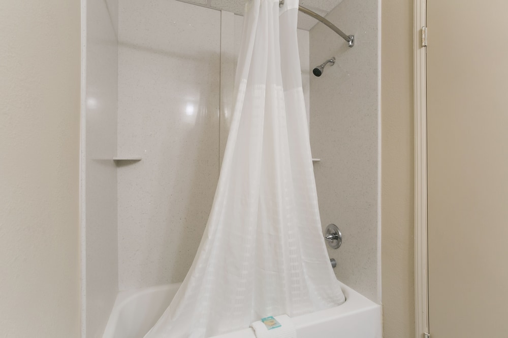 Deluxe Room, 2 Queen Beds, Pool Access (Poolside) - Photo 8