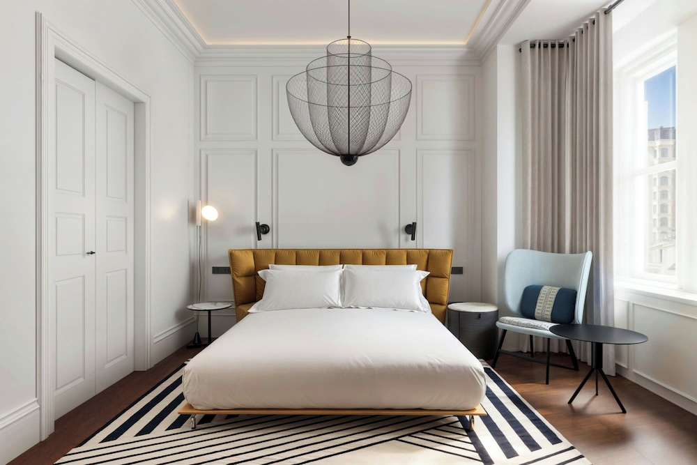 Premium Room, 1 King Bed, City View photo 3