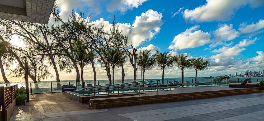 Executive Studio Suite, 2 Queen Beds, Beach View