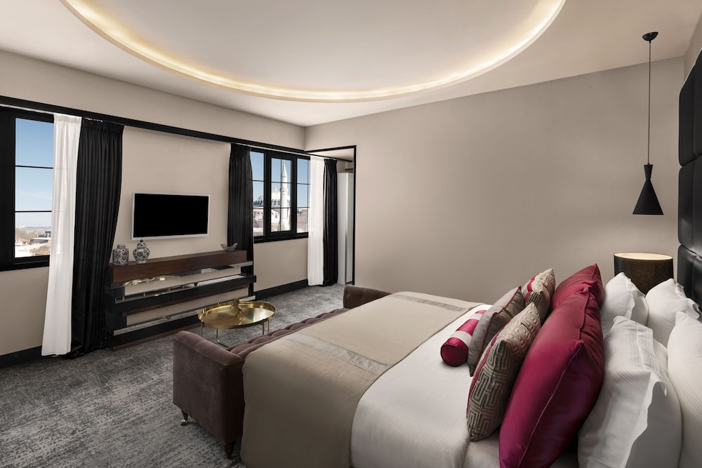 King Suite - Photo 2