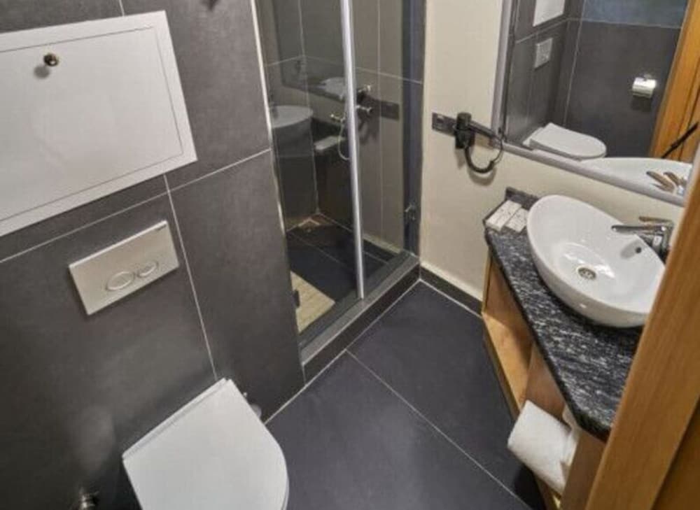 Standard Twin Room - Photo 5