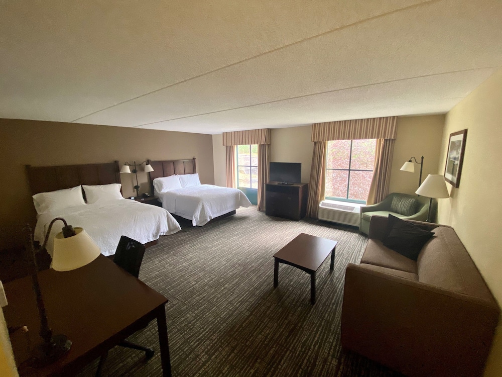 Suite, Two Queen Beds, Non-Smoking - Photo 2
