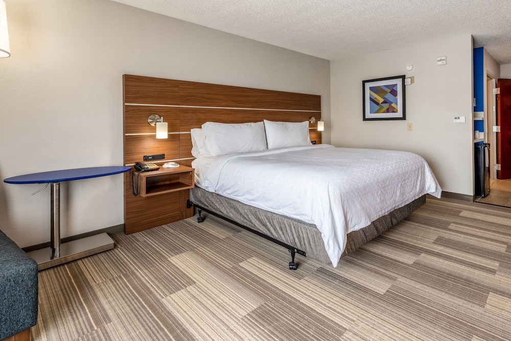 Standard Room, 1 King Bed - Photo 6
