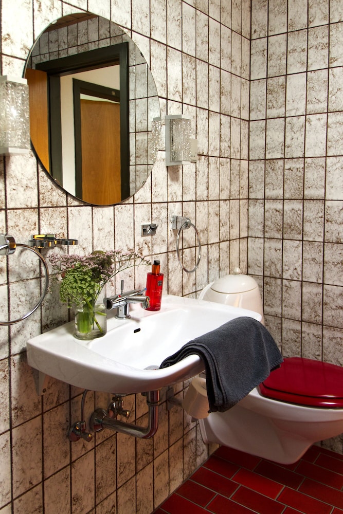Double Room in Annex with Private Bathroom in the hallway