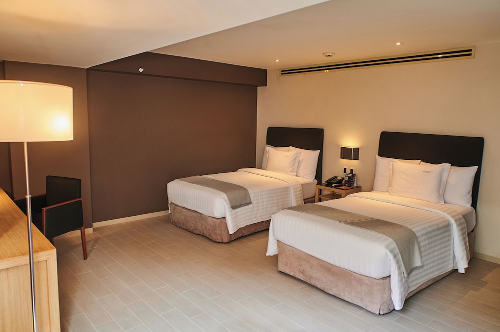 Deluxe Twin Room, Pool View - Photo 3