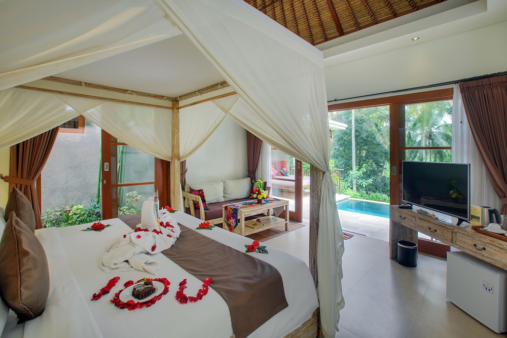Honeymoon Villa, Private Pool photo 3