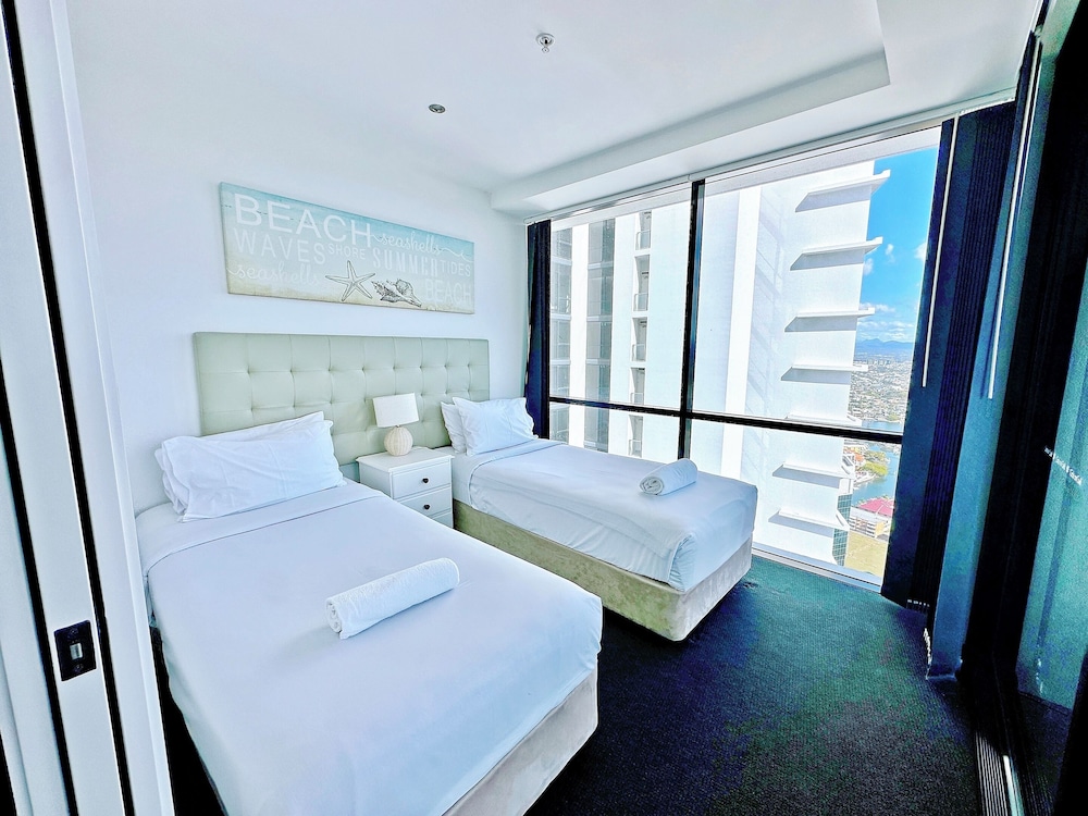 Luxury Apartment, 1.5 Bedrooms, Kitchen, Sky River View photo 2