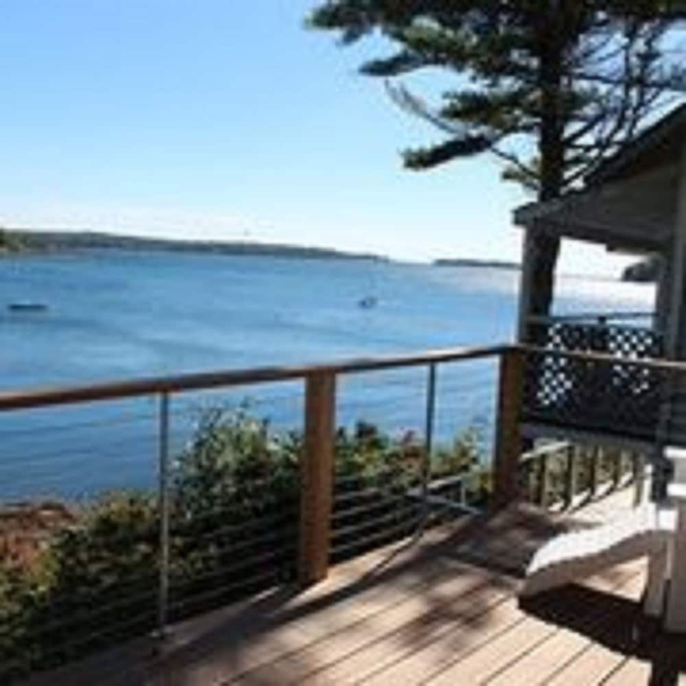 1 ROOM KING CABIN WATERFRONT photo 2