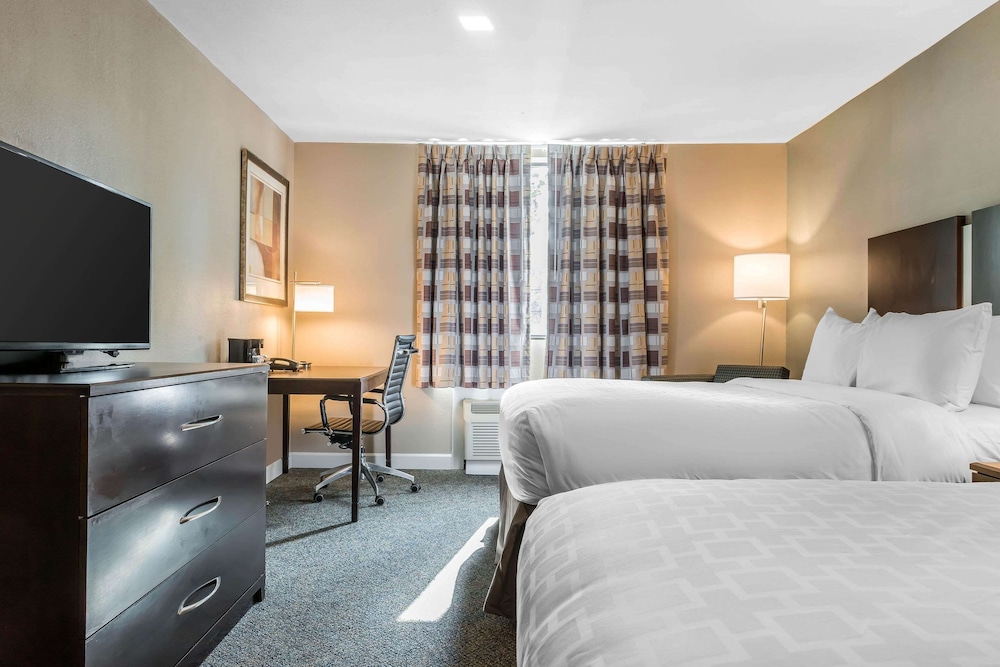 Standard Room, 2 Queen Beds, Non Smoking - Photo 3