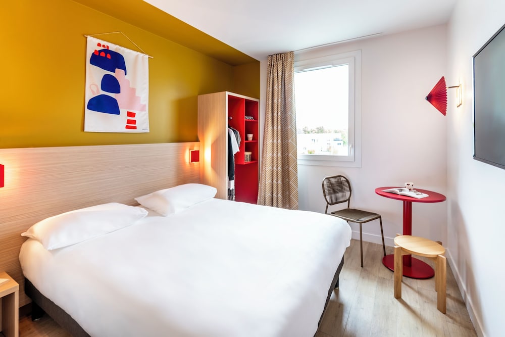 Standard Room, 1 Double Bed (Accessible) - Photo 4
