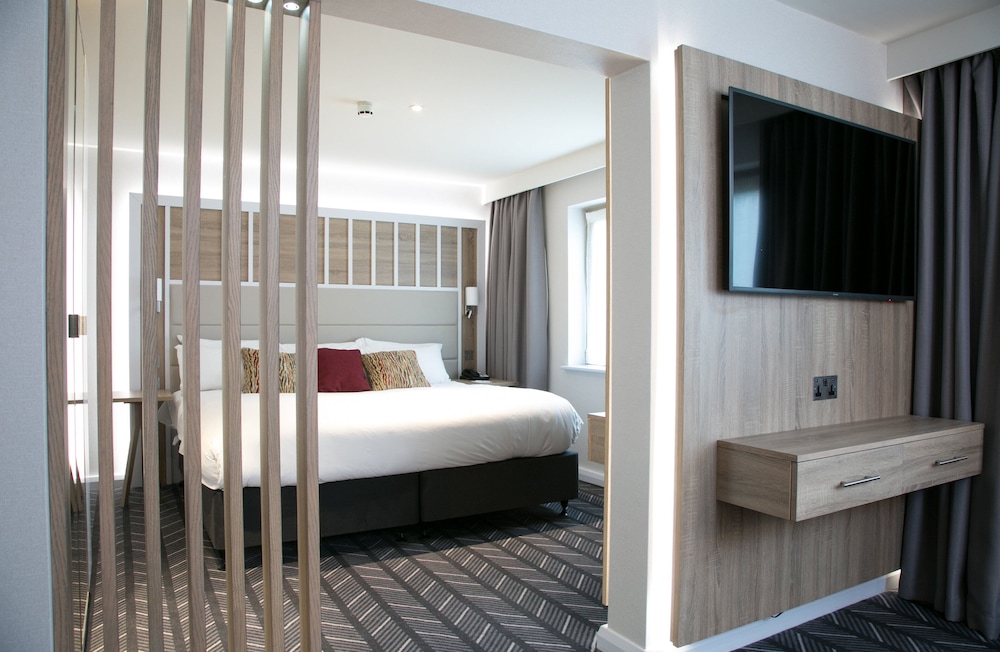 Suite, 1 King Bed - Photo 9