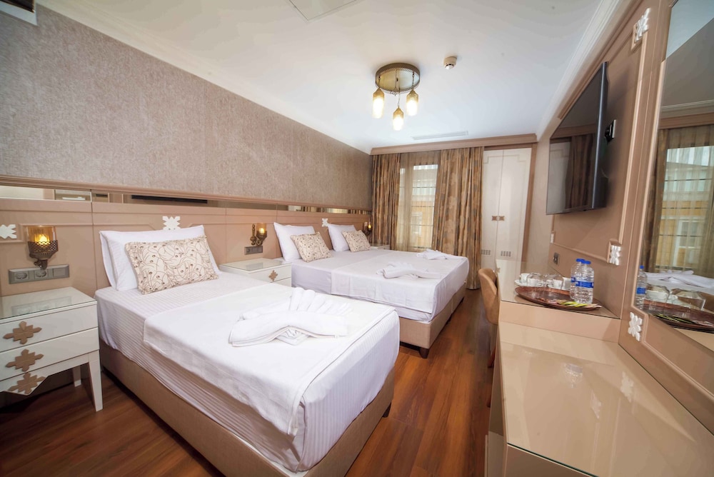 Comfort Triple Room, City View photo 1