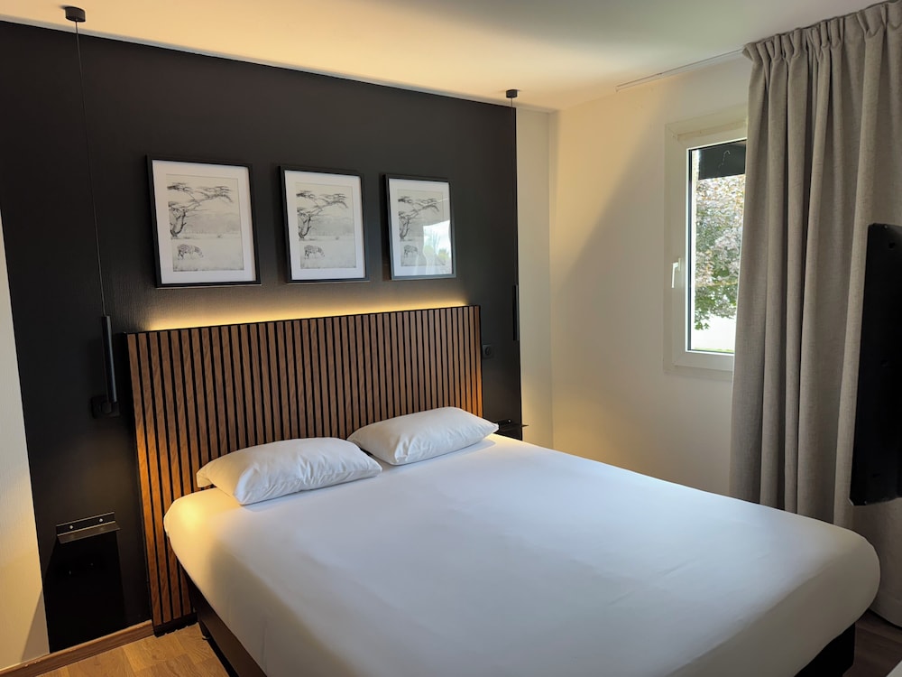 Standard Room, Multiple Beds - Photo 4