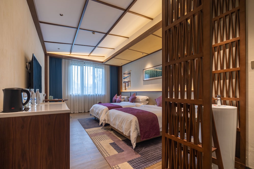 Deluxe Twin Room photo 2