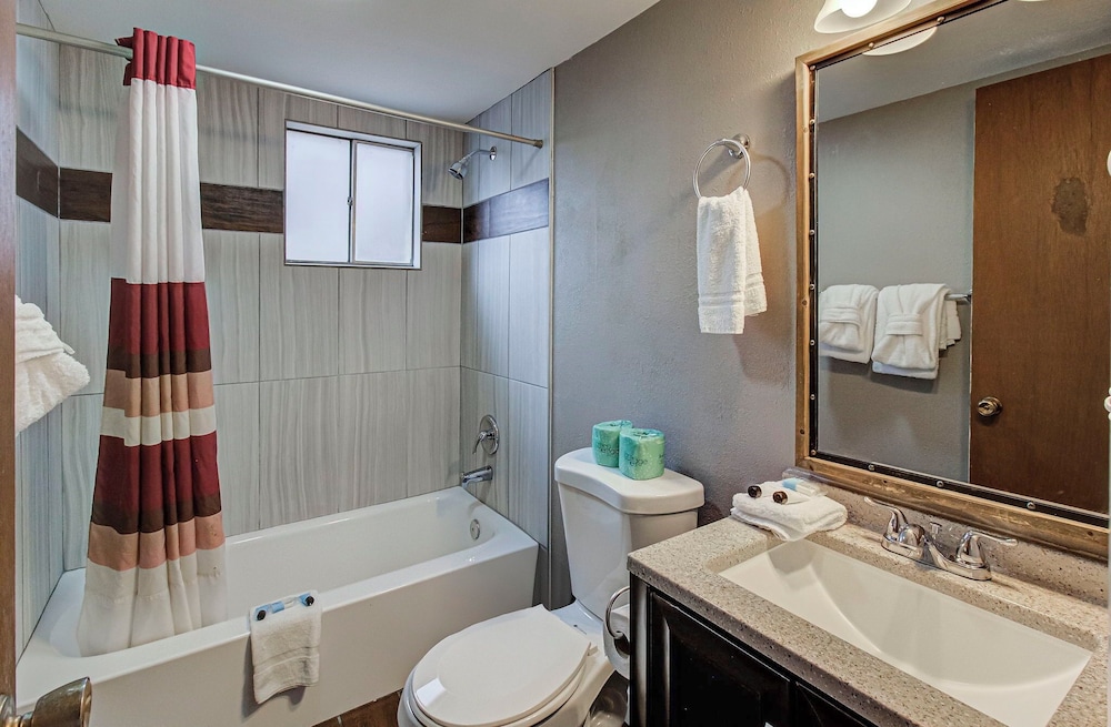 Standard Room, 2 Queen Beds (Creekside) - Photo 10