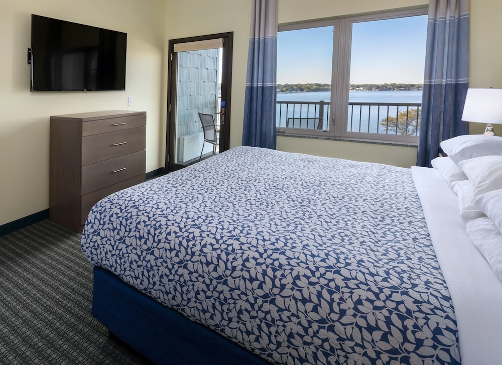 Room, 2 Bedrooms (Lakefront, Larger) photo 1