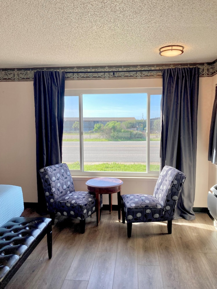 Premium Room, 1 King Bed, Non Smoking, Ocean View - Photo 3