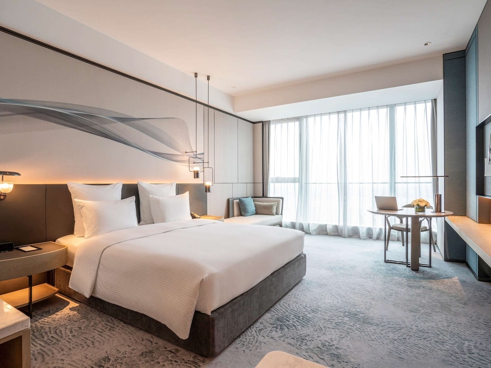 Superior Room, 1 King Bed, City View