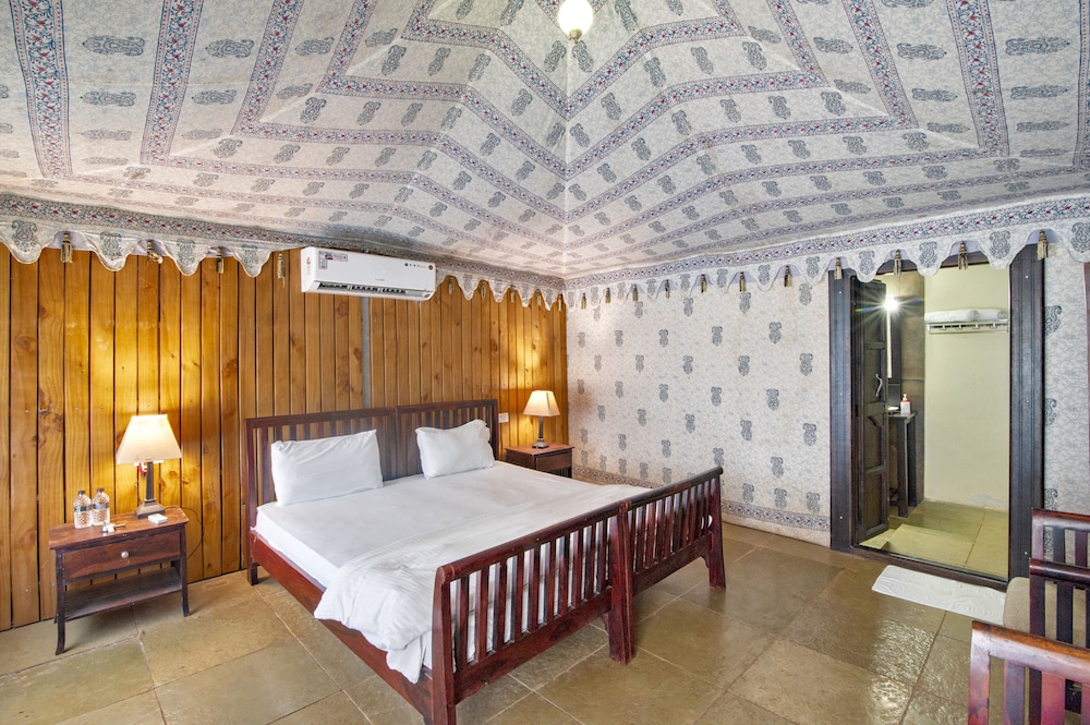 Luxury Tent, Lake View