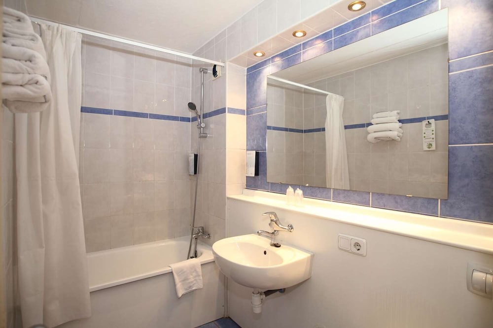 Triple Room - Photo 12