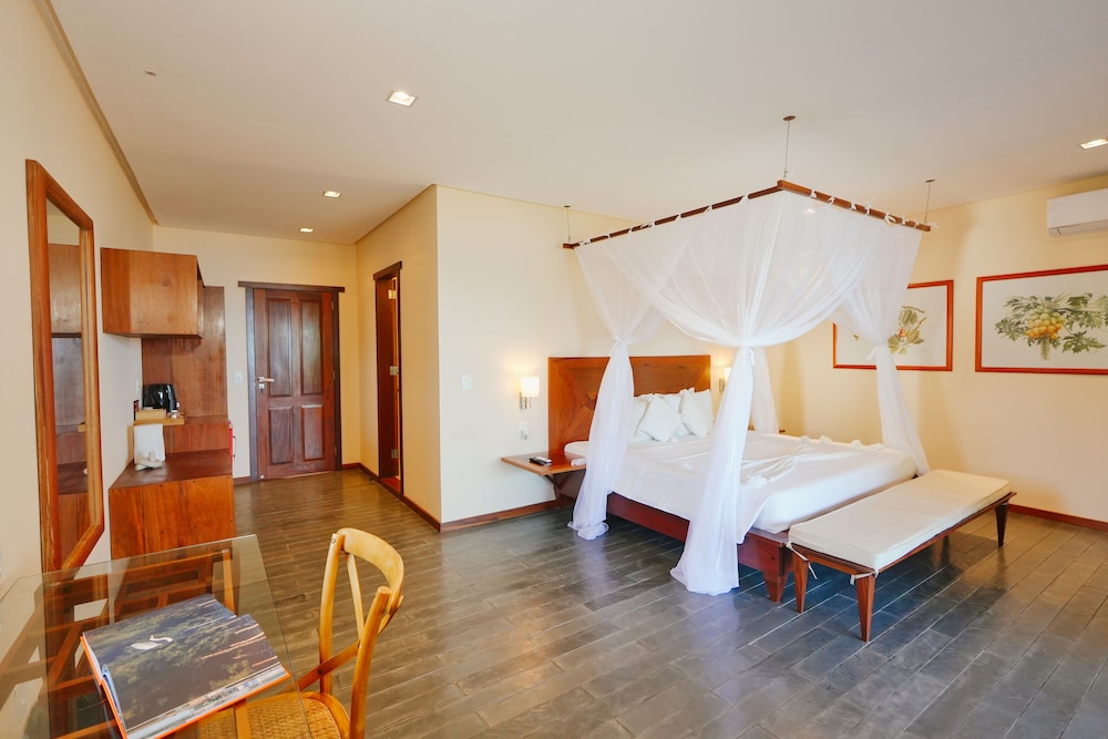 Quarto Deluxe com Cama de Casal, Varanda e Vista do Mar da Terceira Praia