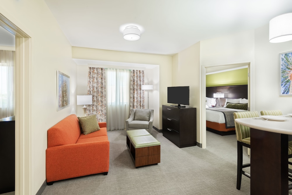2 Bedroom Suite, 1 King and 2 Queen Beds, Kitchen