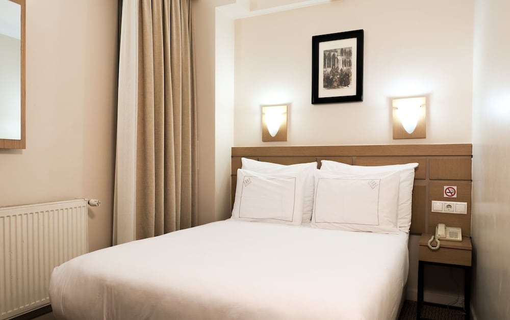 Budget Double French Bed Economy photo 3
