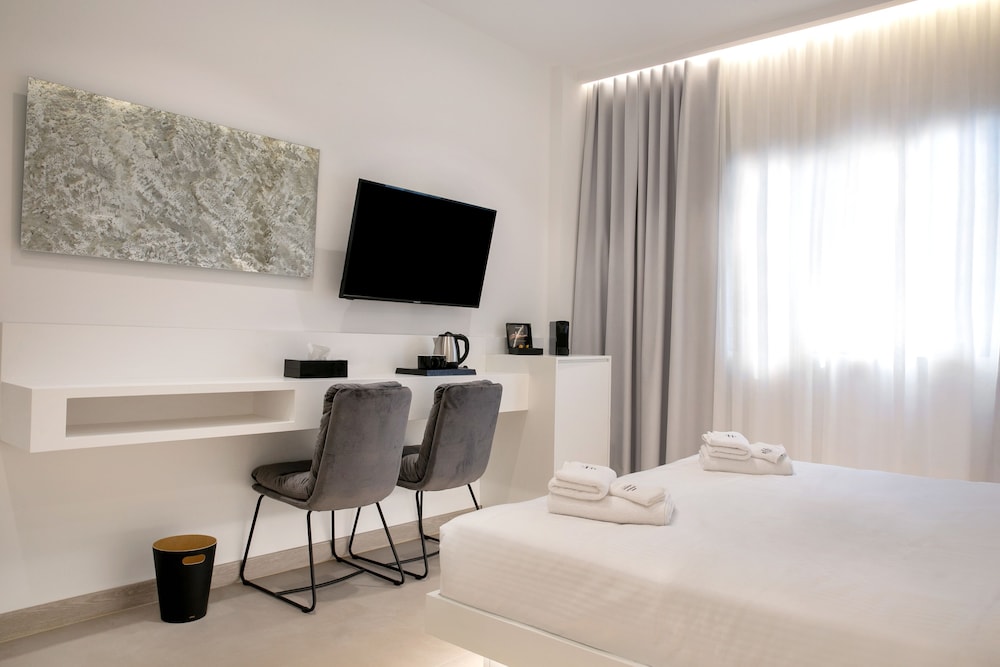 Deluxe Room - Photo 5