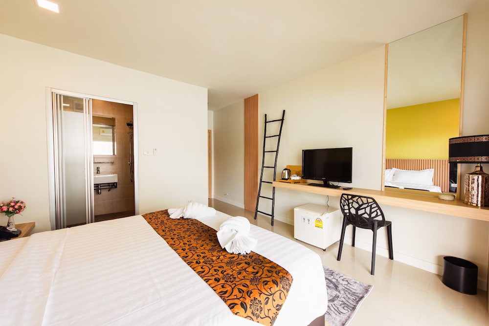 Deluxe Room, Balcony (Non-smoking) - Photo 5