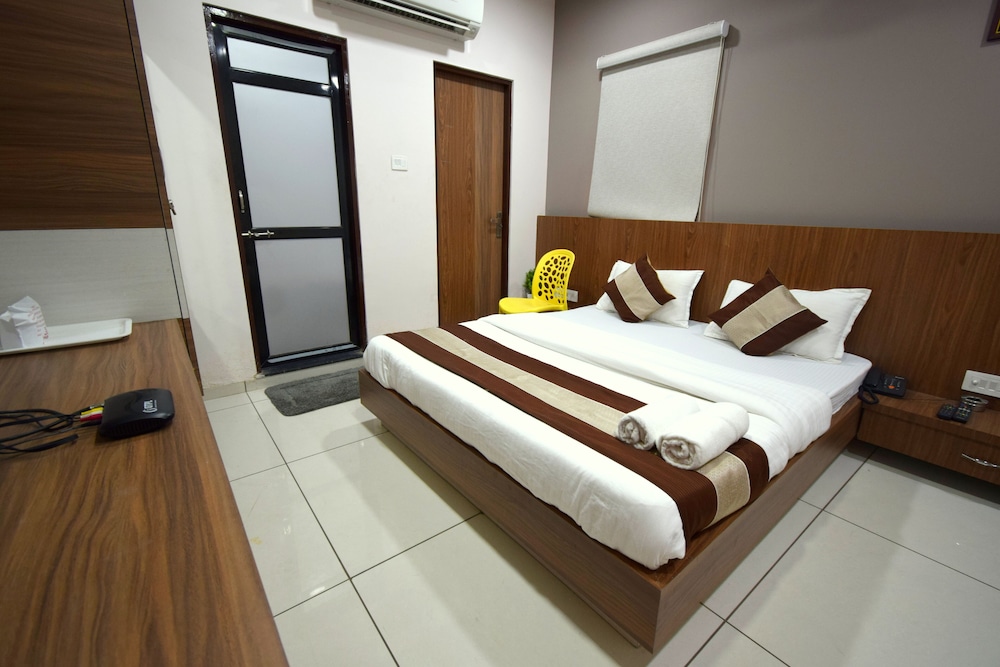 Deluxe Ac Room photo 3