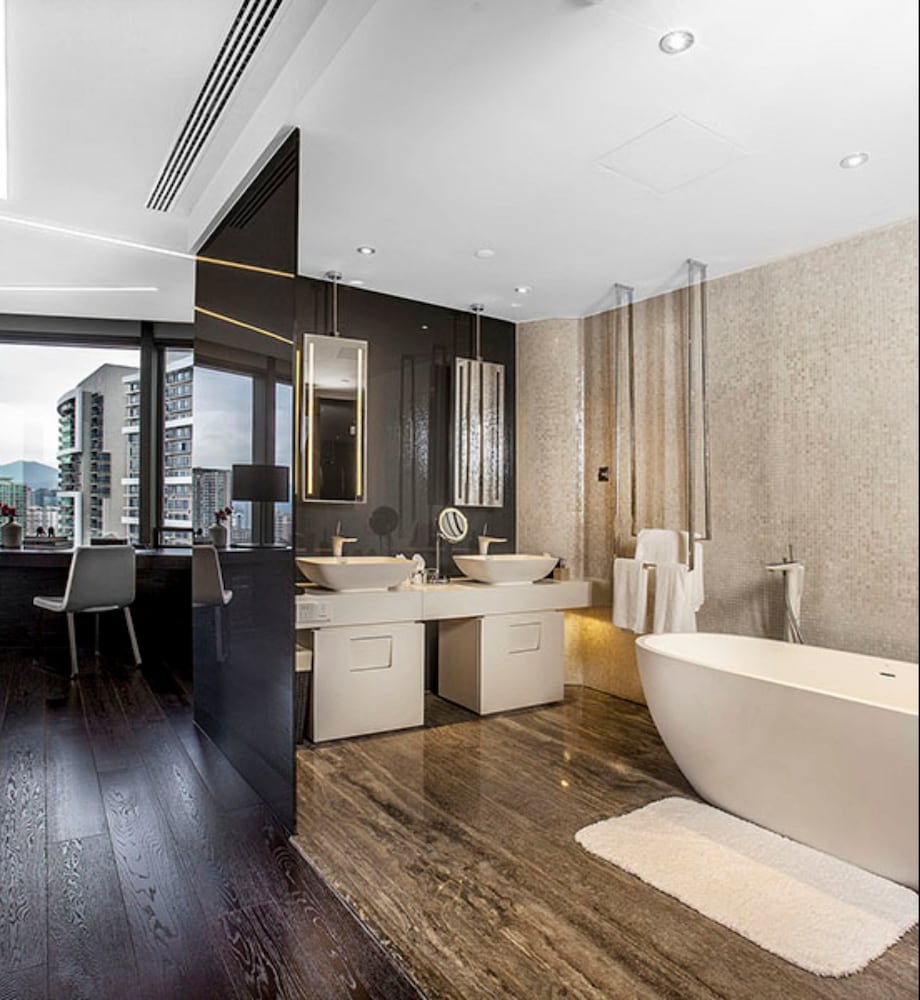 Deluxe Suite photo 3