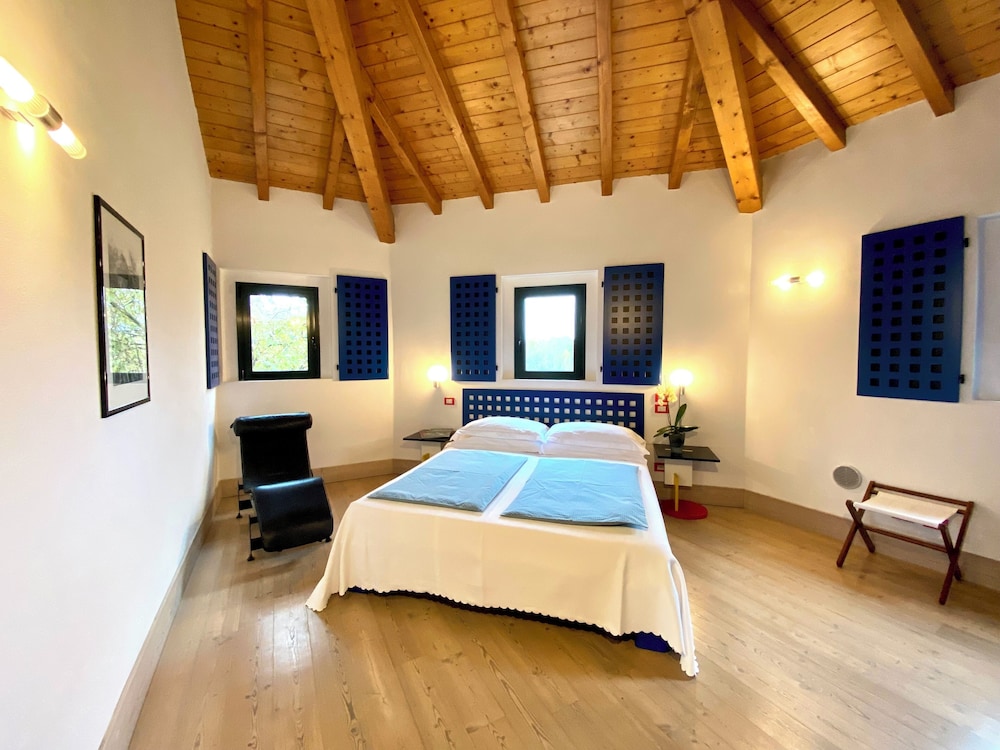 Deluxe Room, 1 Queen Bed, Garden View, Tower