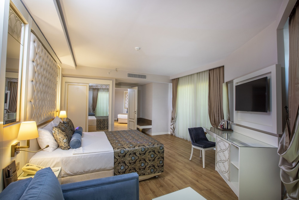 Family Room, 2 Bedrooms
