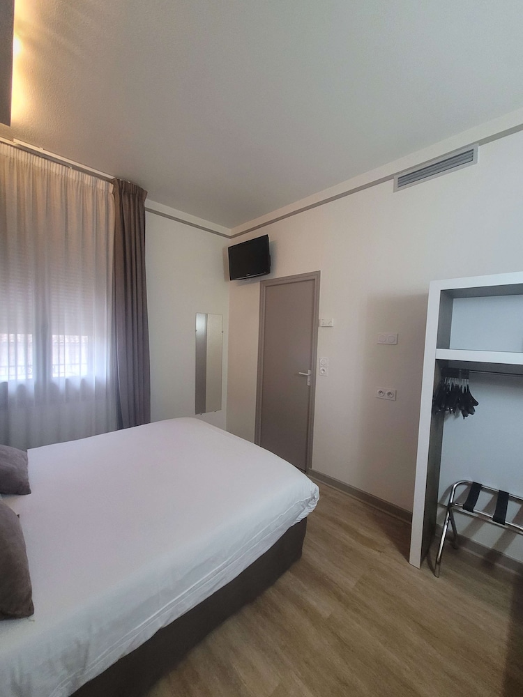 Standard Room, 1 Double Bed - Photo 28