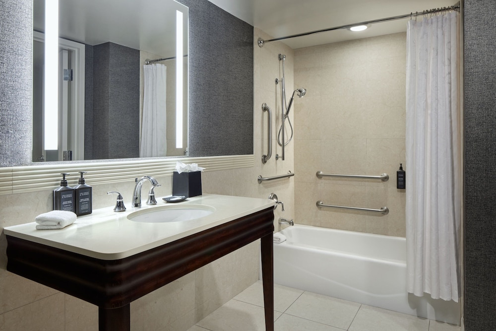 Suite, 1 King Bed with Sofa bed, Courtyard View (Mobility Accessible, Tub) photo 3