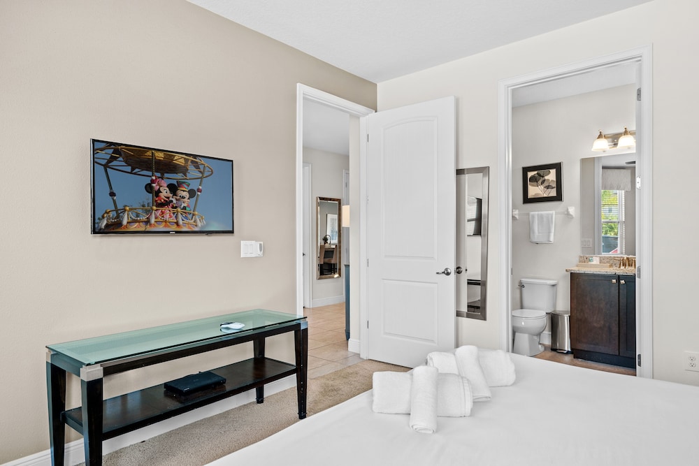 Encore Resort 11 Bedroom Home with Pool (2303)