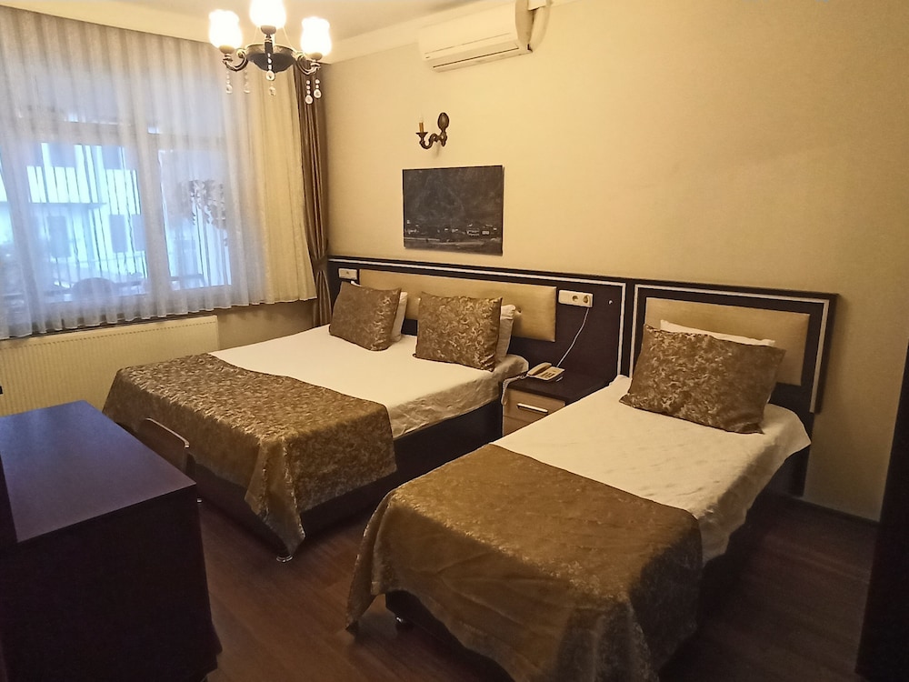 TRIPLE ROOM WITH MOUNTAIN VIEW photo 2